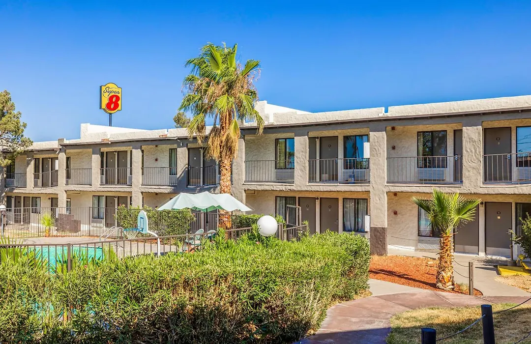 Super 8 By Wyndham Barstow-1