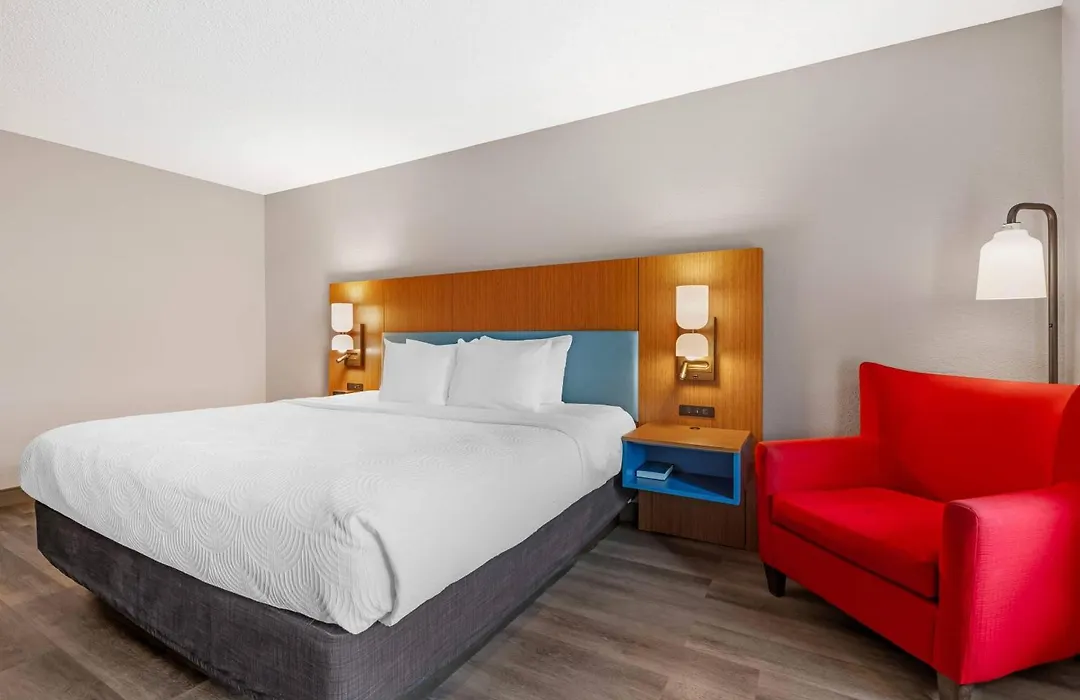 Country Inn & Suites By Radisson, West Bend, Wi-1