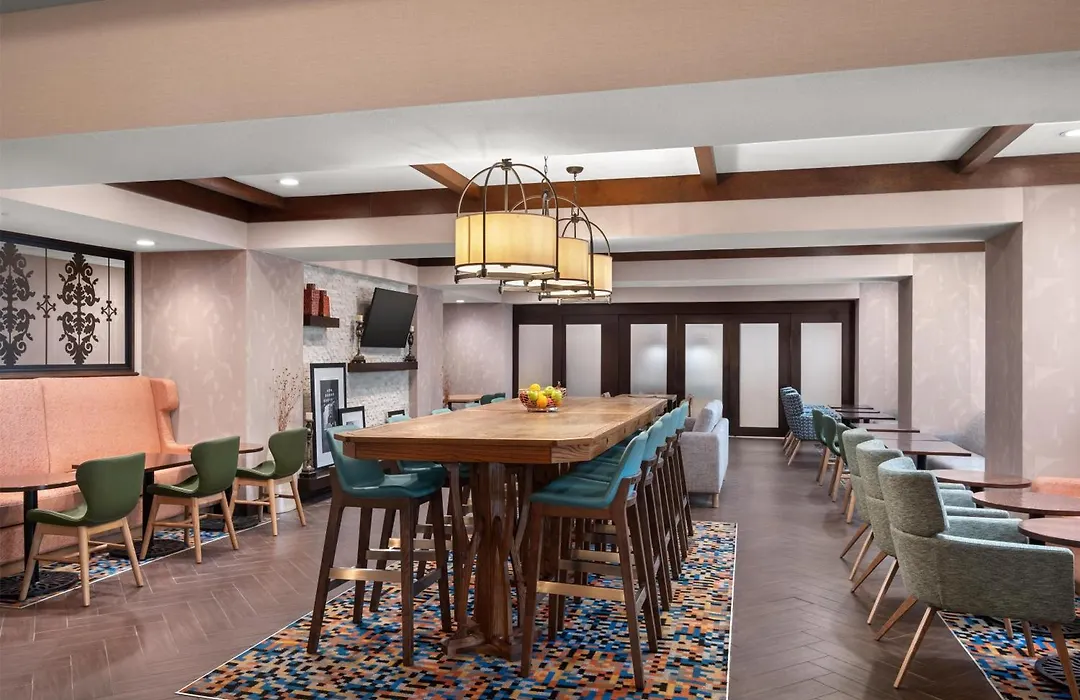 Hampton Inn & Suites Fresno-1