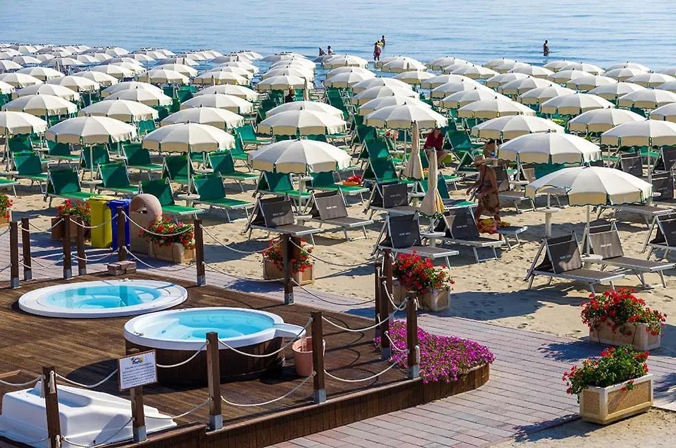 Hotel Torremaura Fronte Mare Con Beach Club-1