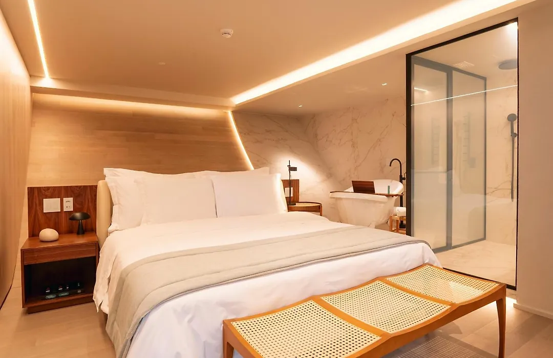 Hotel Unique-1