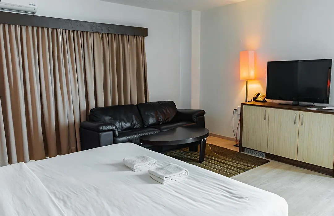 Queens Hotel-1
