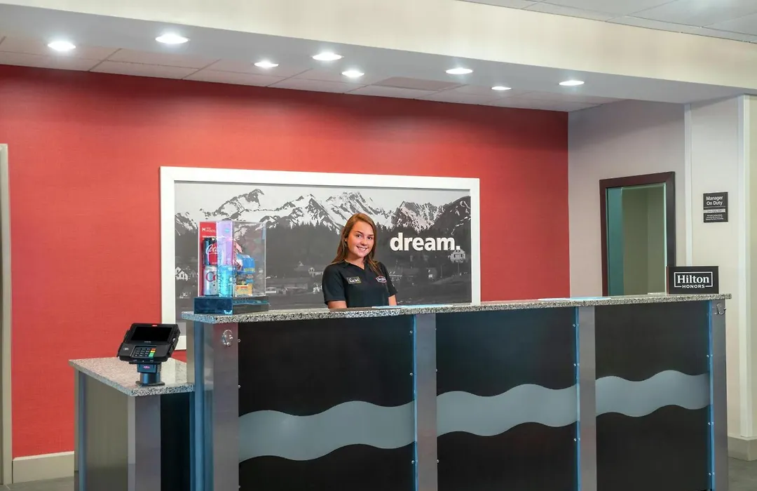 Hampton Inn And Suites Roanoke Airport/Valley View Mall-1