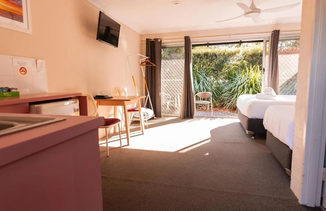 The Park Hotel Motel, Suffolk Park-1