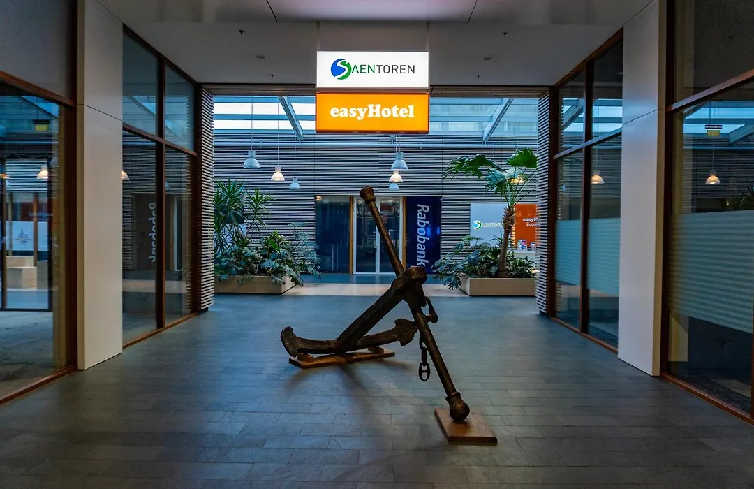 Easyhotel Amsterdam Zaandam-1