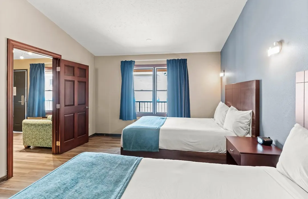 Edgewater Hotel And Suites-1