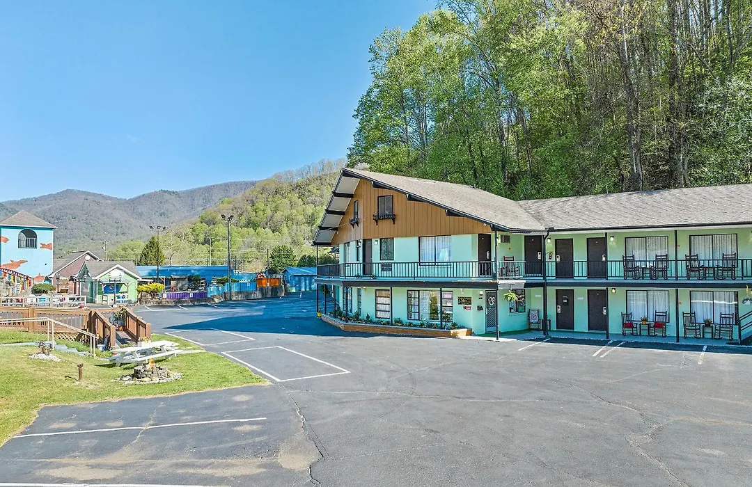 Castlewood Inn-1