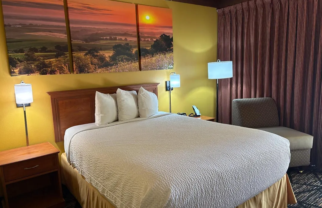 Days Inn By Wyndham Niles-1