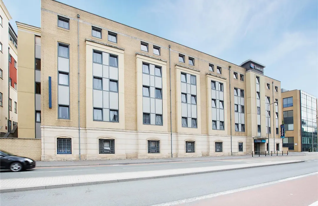 Travelodge Bristol Central Anchor Road-1