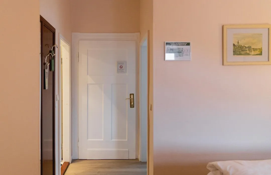 Hotel Weisses Haus-1