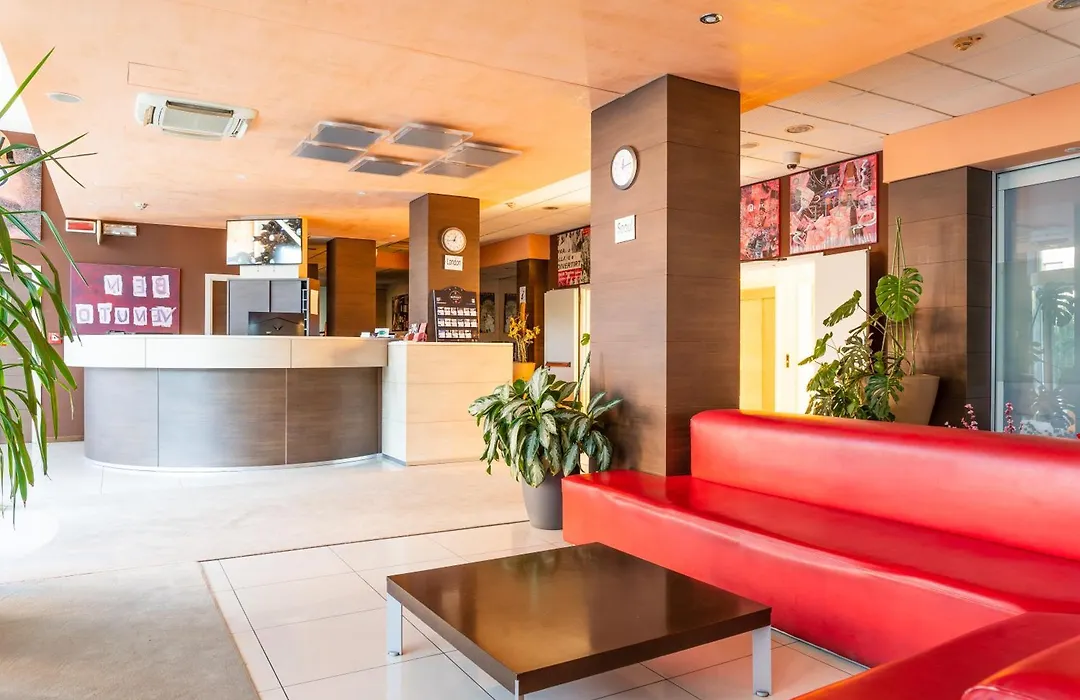 Hotel Capital-1