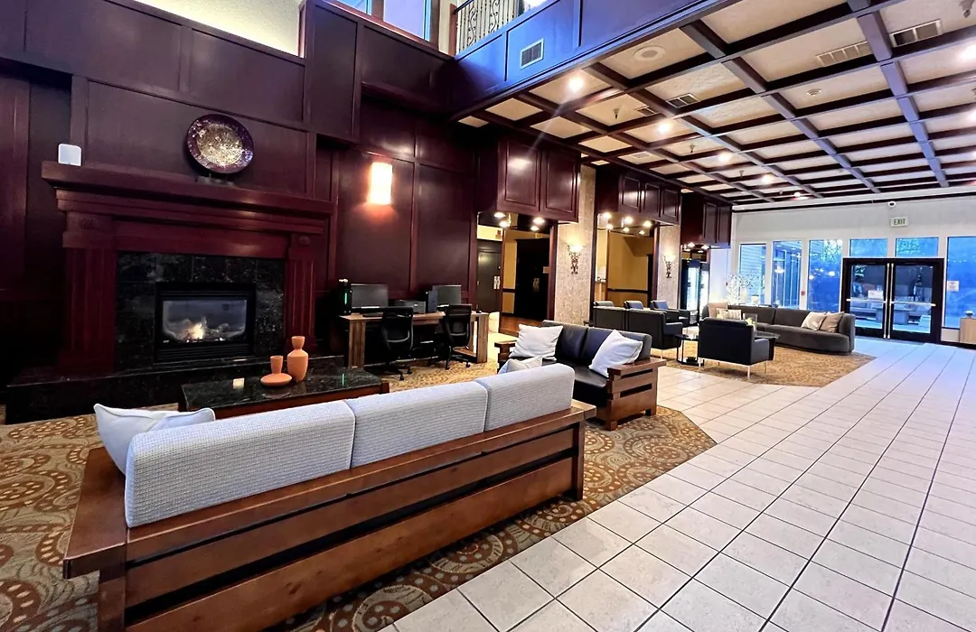 Ramada By Wyndham Tukwila Southcenter-1