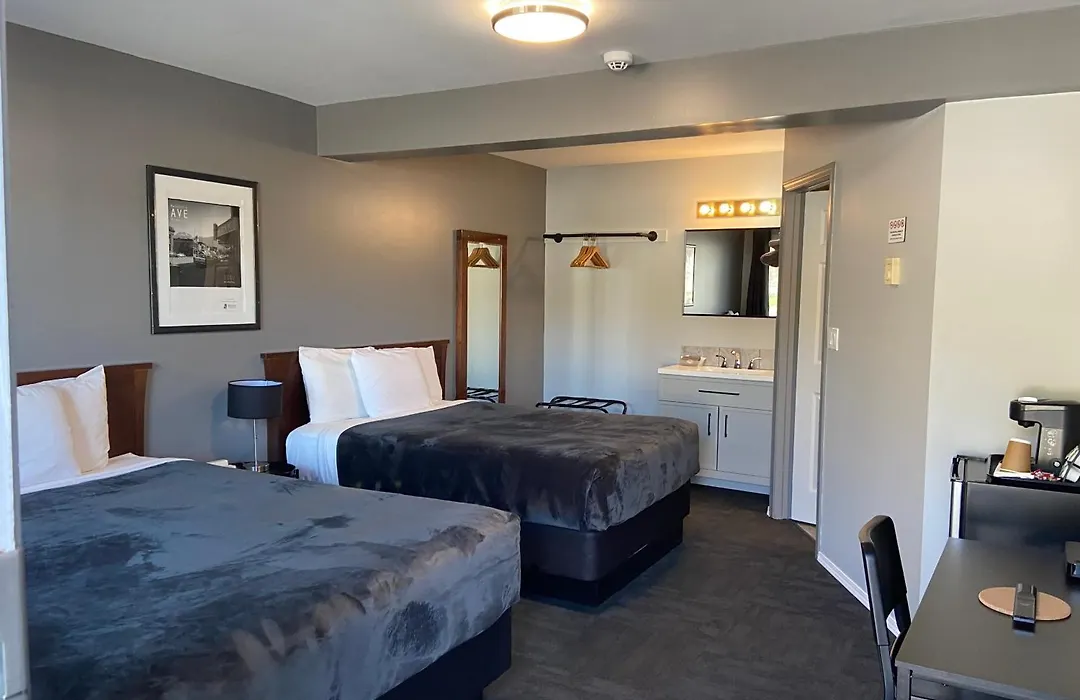 Monashee Lodge-1