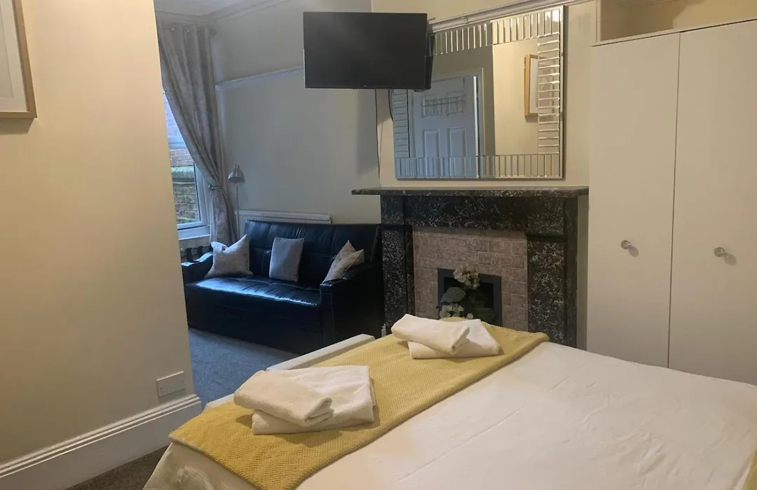 Gillygate Guest House-1
