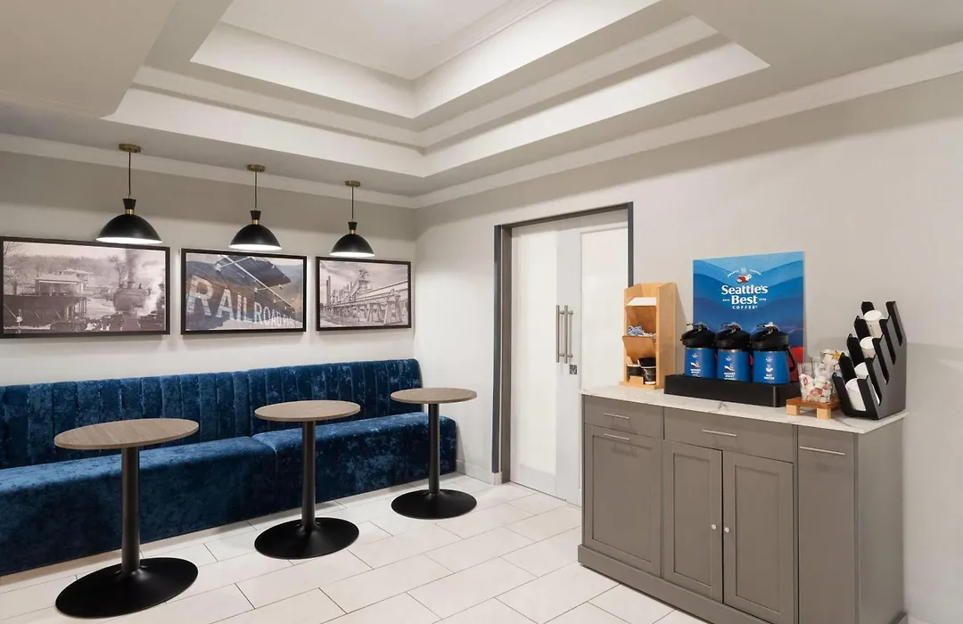 La Quinta Inn & Suites By Wyndham Bessemer-1