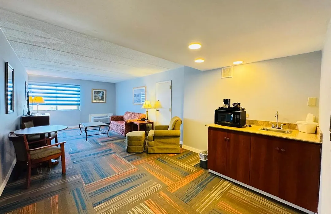 Mystic River Hotel & Suites-1