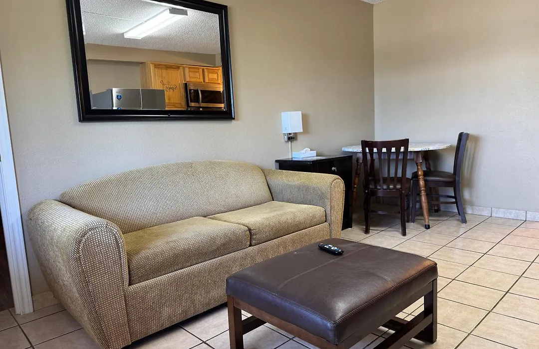 Super 8 By Wyndham Tulsa - Route 66-1