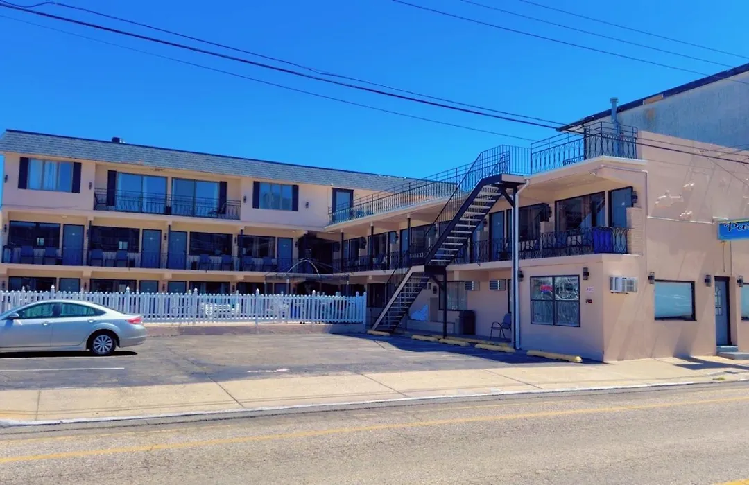 Paradise Inn-1