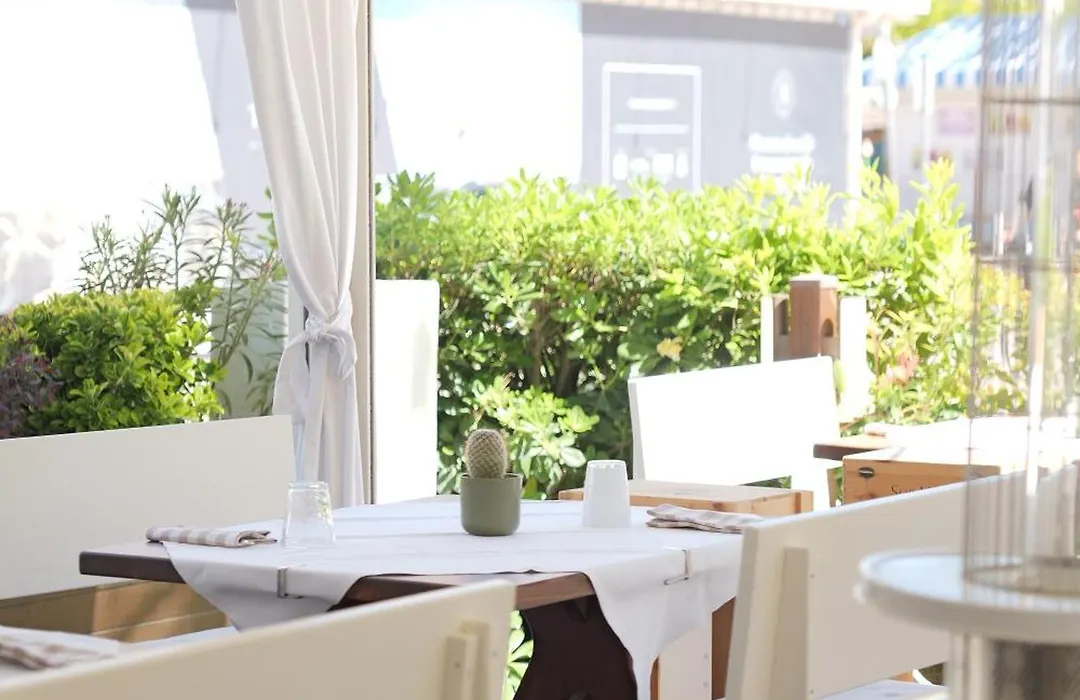 Hotel Cristina-1
