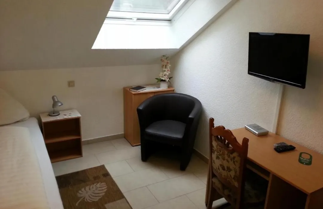 Hotel Am Kamin - Modern Appartements - Free Wifi - Parking-1