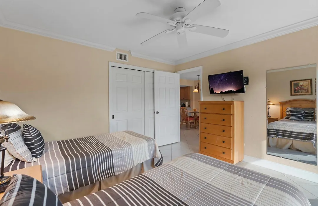 Park Shore Resort By Mike Z Rentals (Adults Only)-1