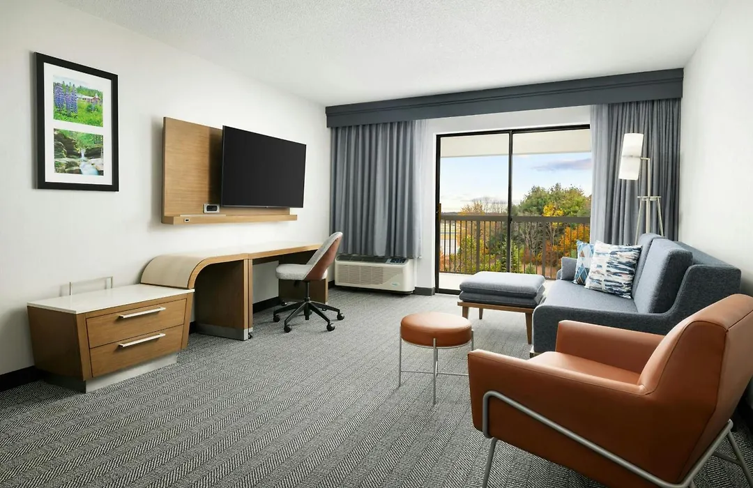 Courtyard By Marriott Concord-1