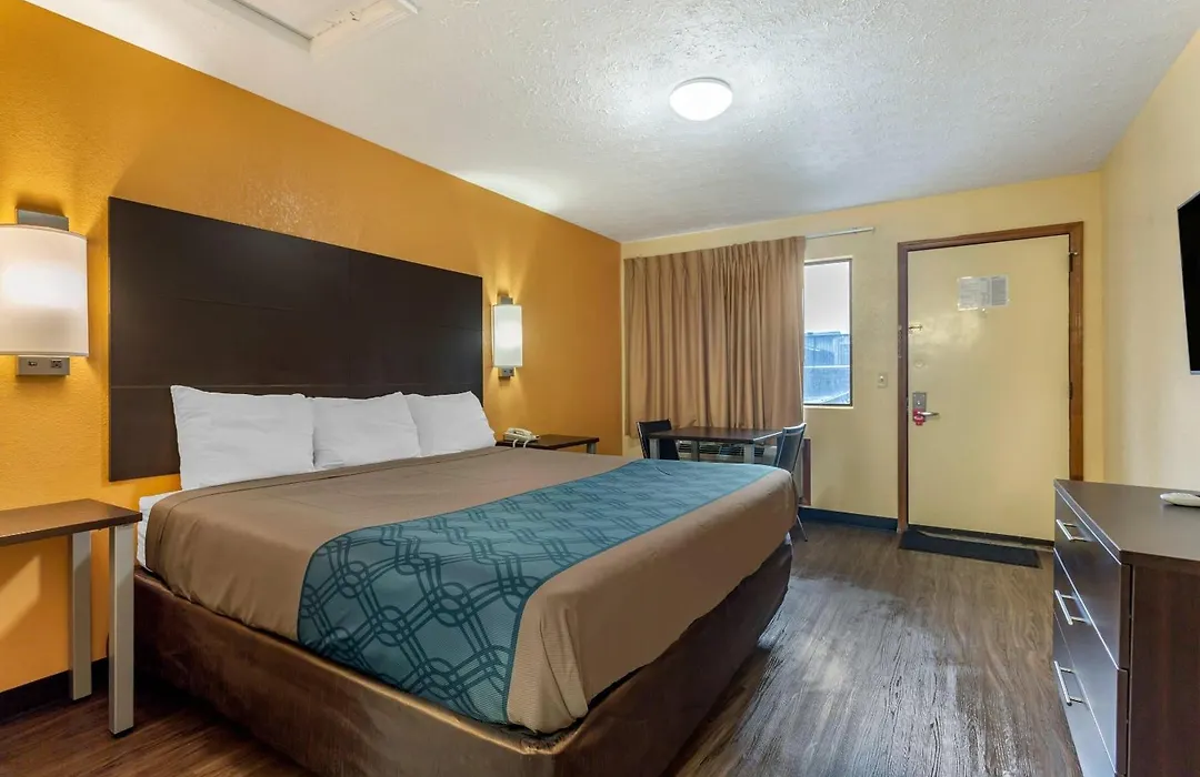 Econo Lodge Nashville North-1