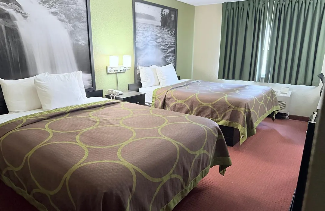Super 8 By Wyndham Fond Du Lac-1