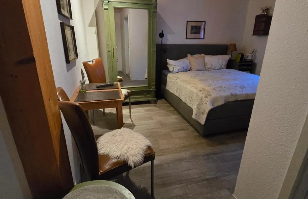Pension Reuss - Hotel garni-1