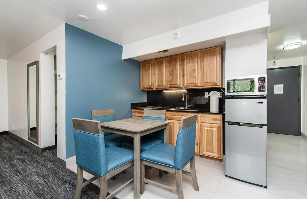 Oyster Bay Inn & Suites-1