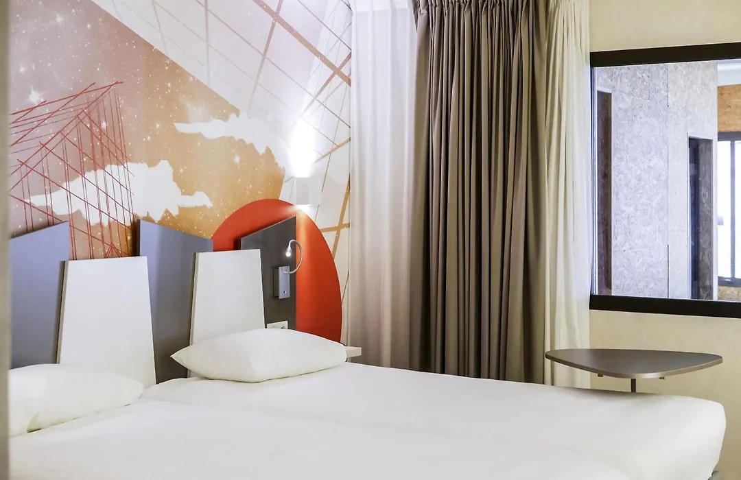 ibis Styles Poitiers Centre-1