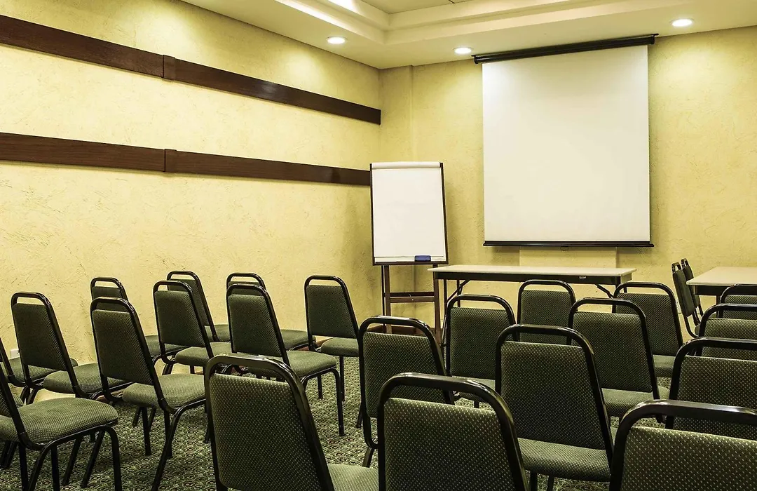 Ibis Taubate-1