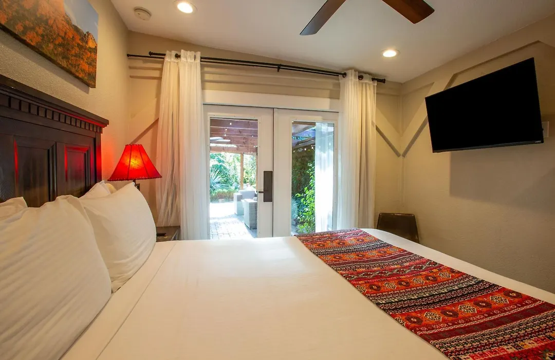 Lantern Light Inn - Romantic Getaway (Adults Only)-1