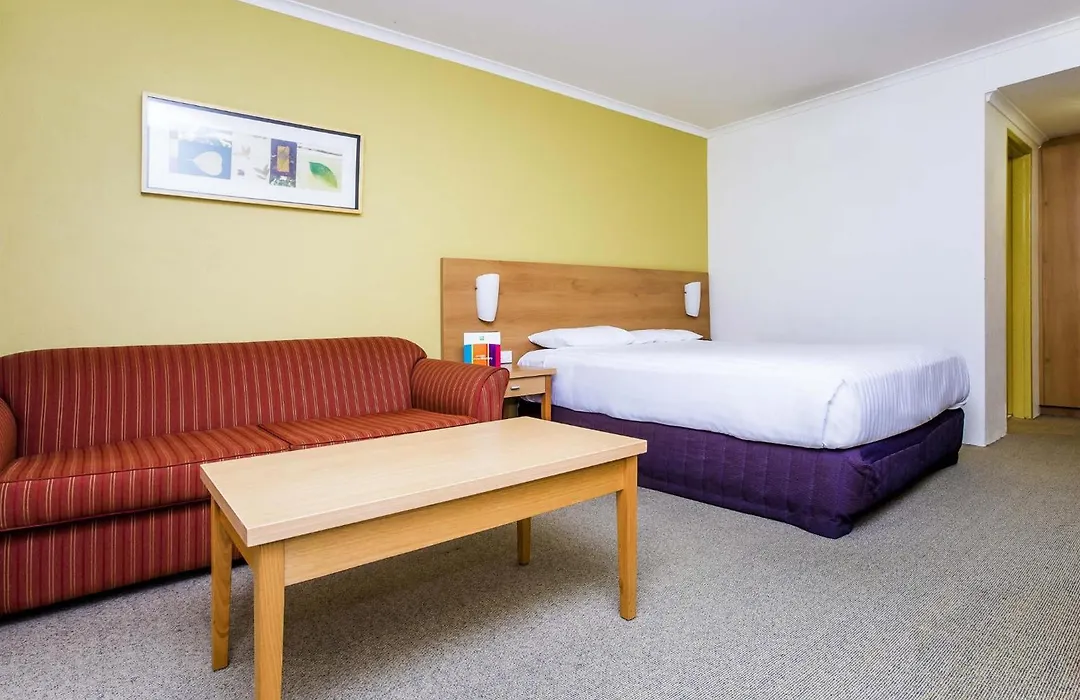 Ibis Styles Canberra Eagle Hawk-1