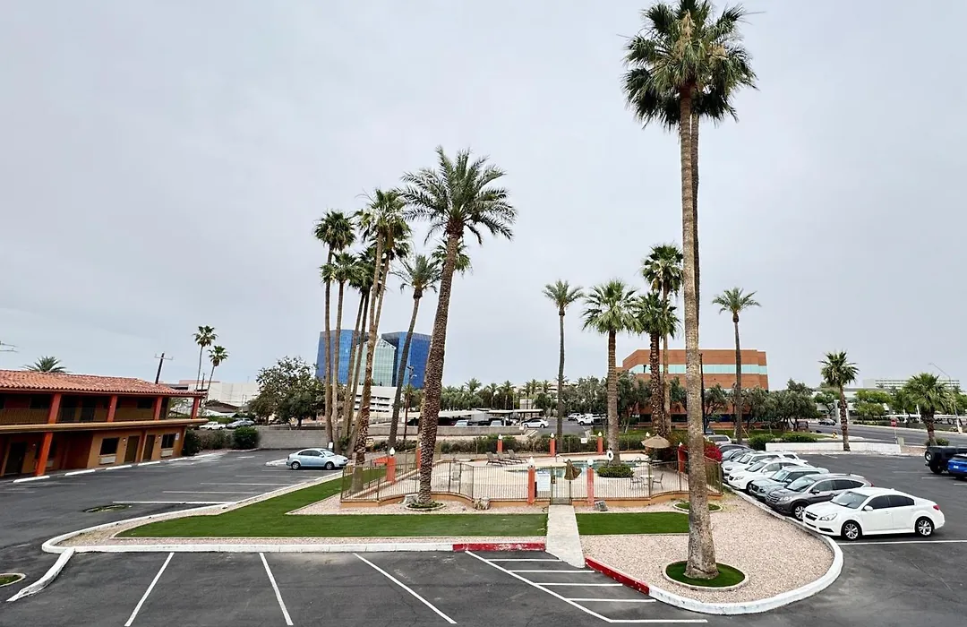 Howard Johnson By Wyndham Phoenix Airport/Downtown Area-1