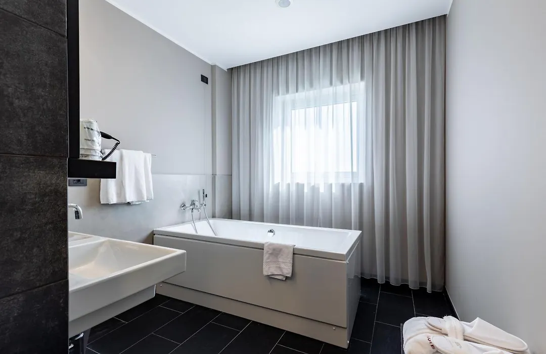 H2C Hotel Milanofiori-1