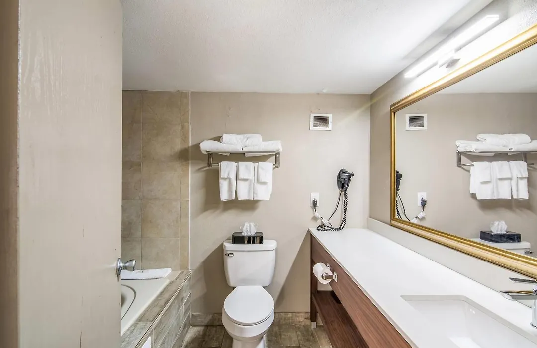 Quality Inn Rochester West-1