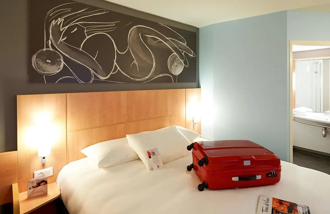 ibis Les Herbiers-1