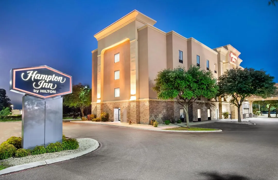 Hampton Inn Uvalde-1