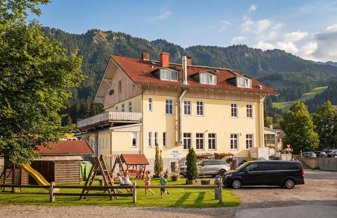 Hotel Garni Ammergauer Hof-1