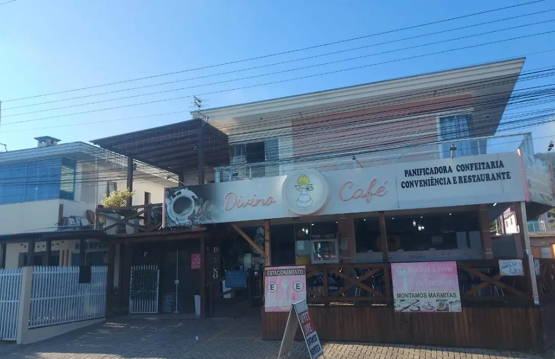 Pousada Com Piscina Perto do Beto Carrero 50 Metros Praia do Trapiche Melhor Localização de Penha-1