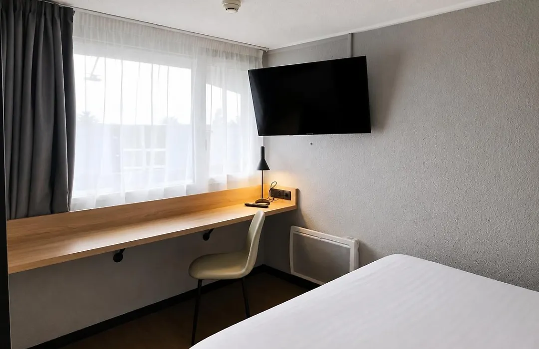 Kyriad Direct Le Bourget Gonesse-1