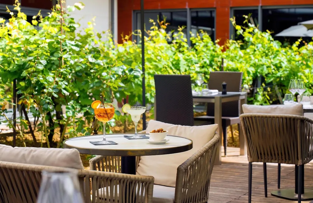 Doubletree By Hilton Paris Boulogne-1