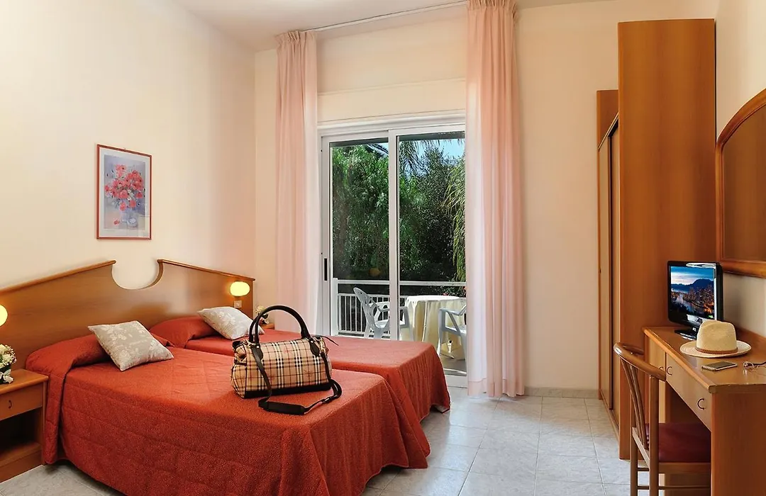 Raffy Family & Bike Hotel-1