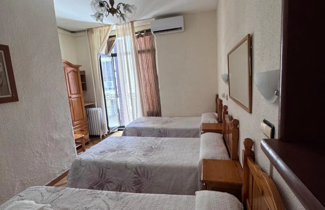 Hostal Fuentesol-1