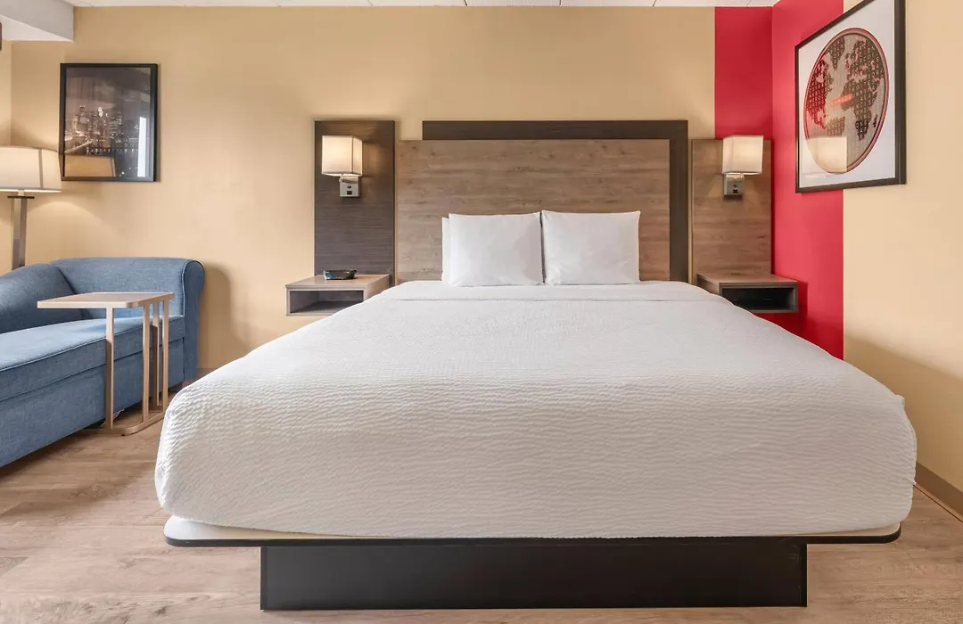 Ramada By Wyndham Minneapolis Golden Valley-1
