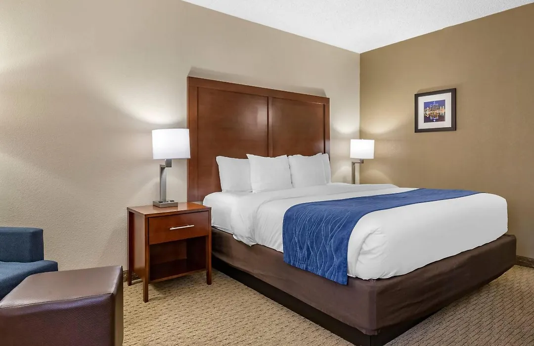 Comfort Inn Near Greenfield Village-1