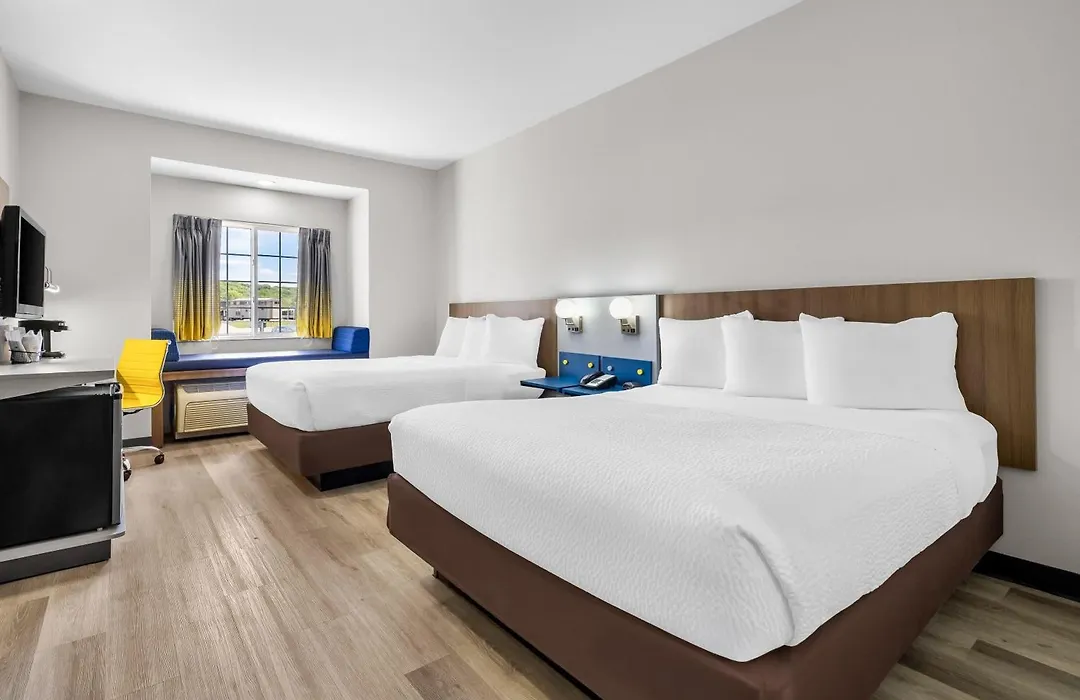 Microtel Inn & Suites By Wyndham Prairie Du Chien-1