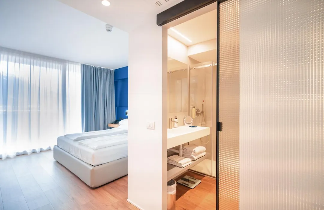 Hoody Active & Happiness Hotel-1