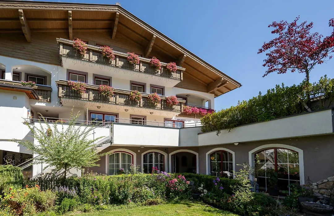 Landhotel Hubengut Bed&Breakfast-1